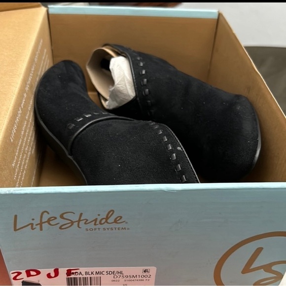 LIFESTRIDE WOMEN GIADA BOOTIE - Picture 2 of 11